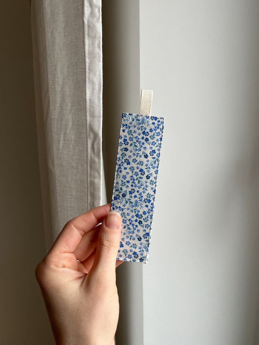 Blommigt bokmärke tyg