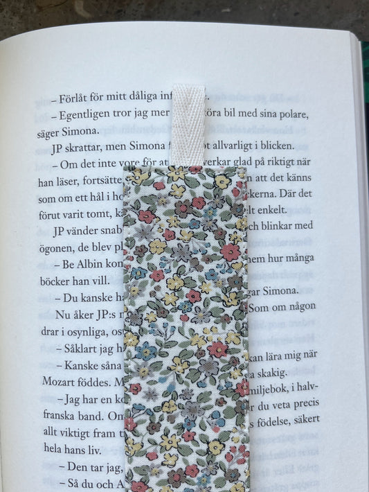 Blommigt bokmärke tyg