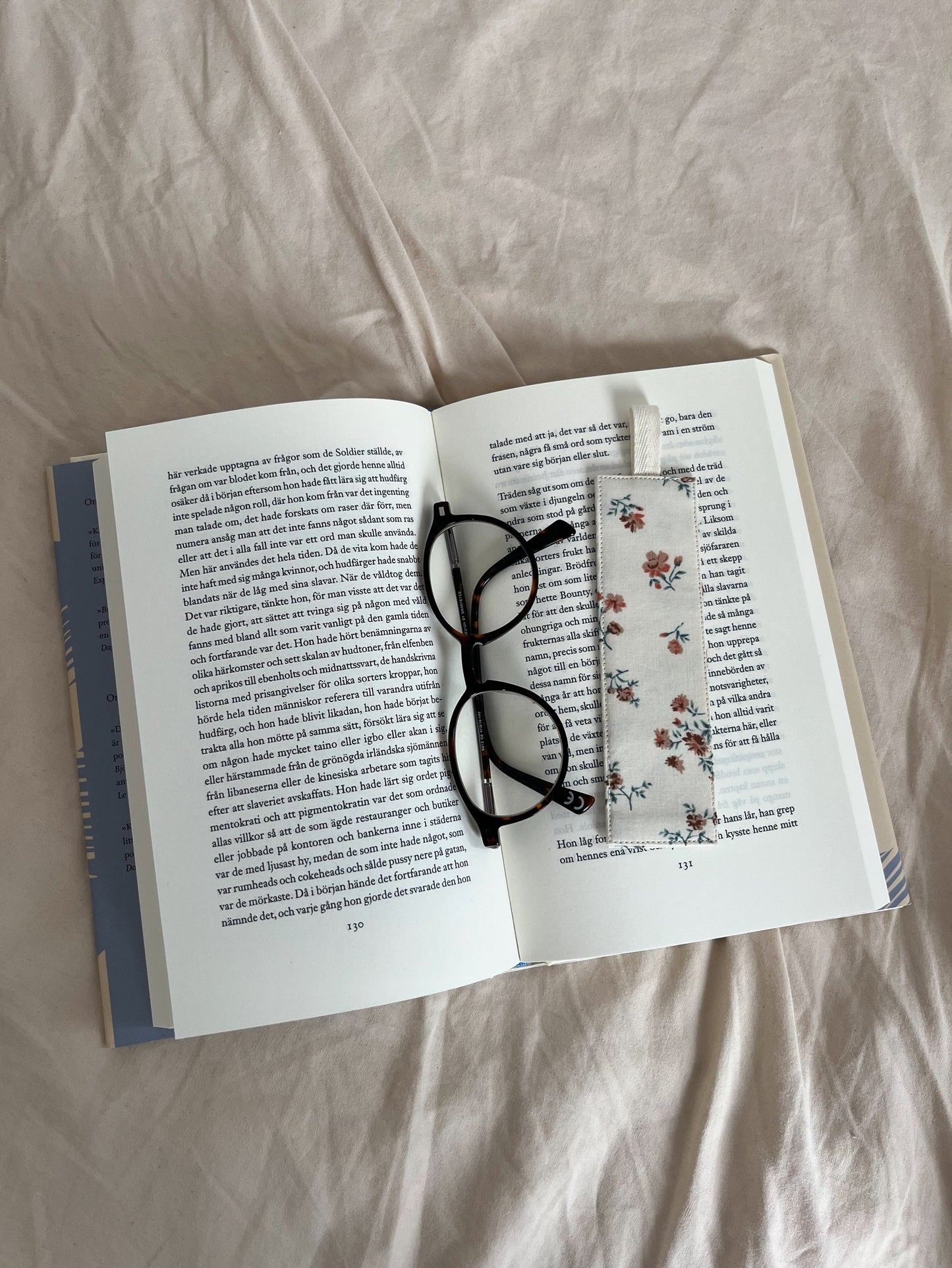 Blommigt bokmärke tyg