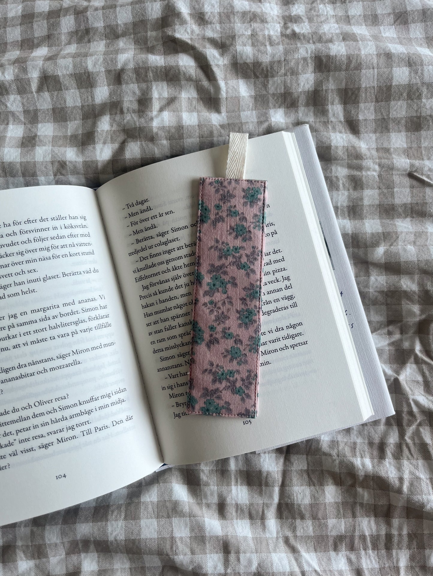 Blommigt bokmärke tyg
