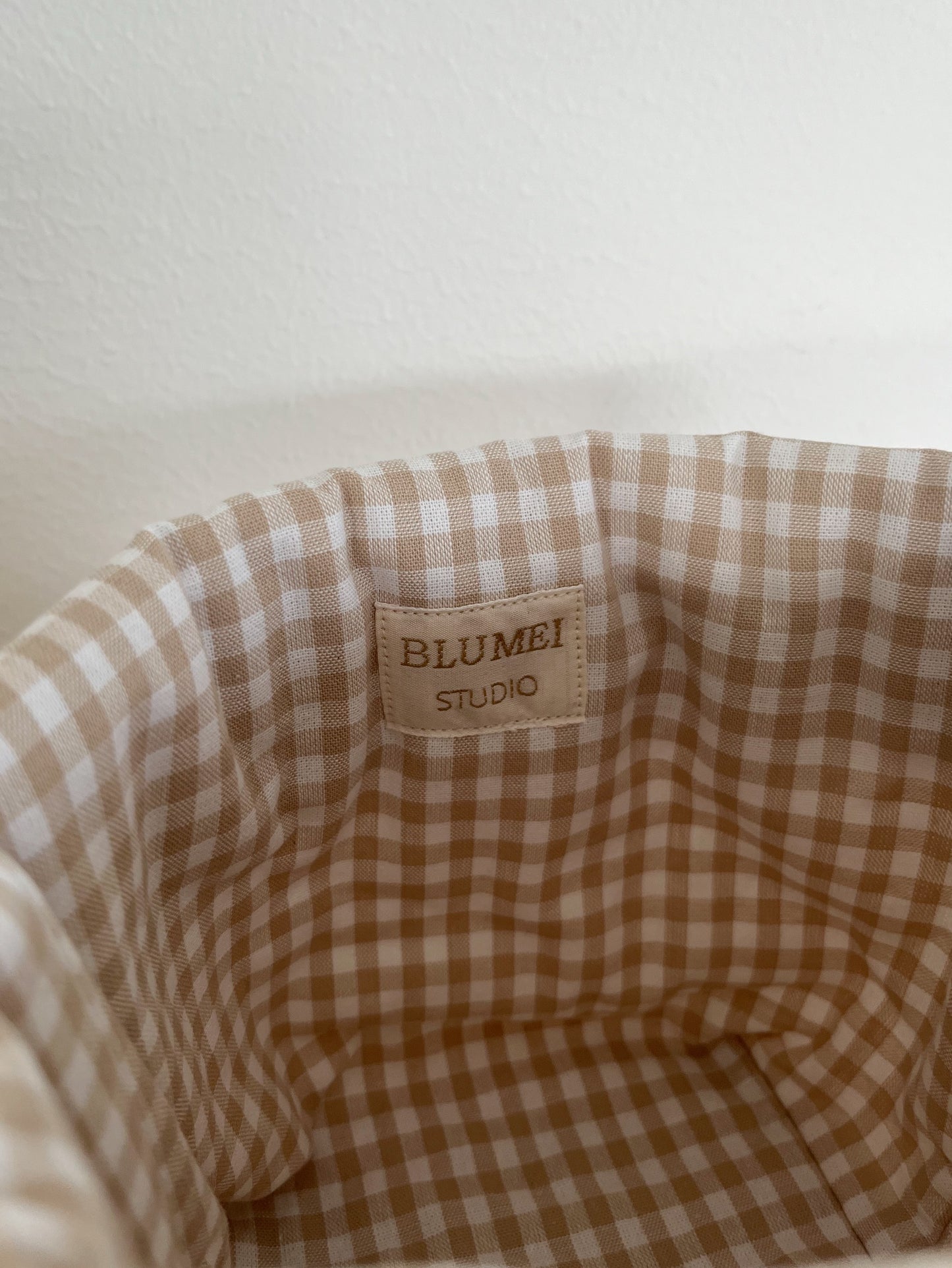 Rutig förvaringskorg beige