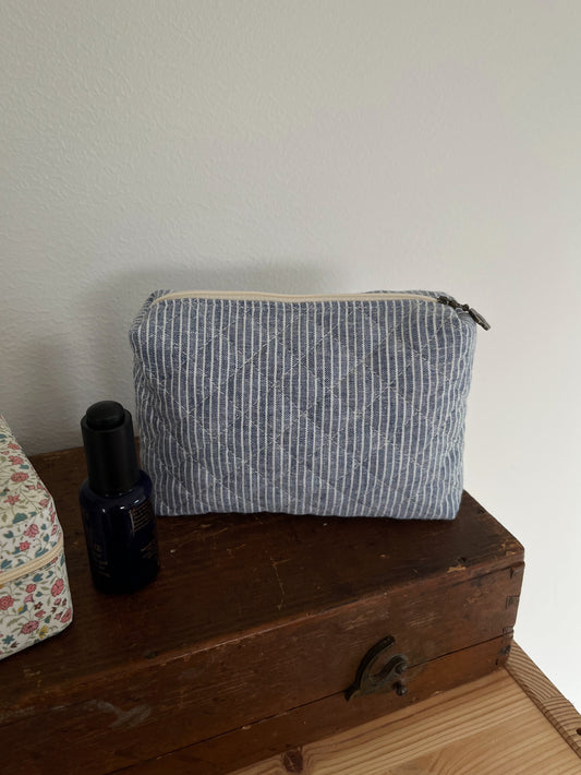 Quiltad randig necessär blå linne/bomull