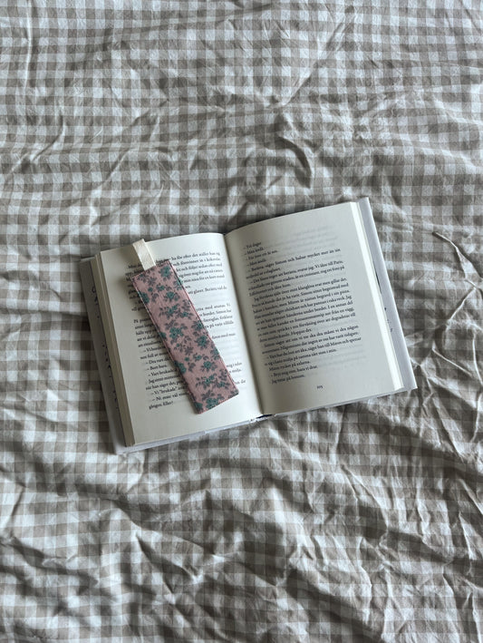 Blommigt bokmärke tyg