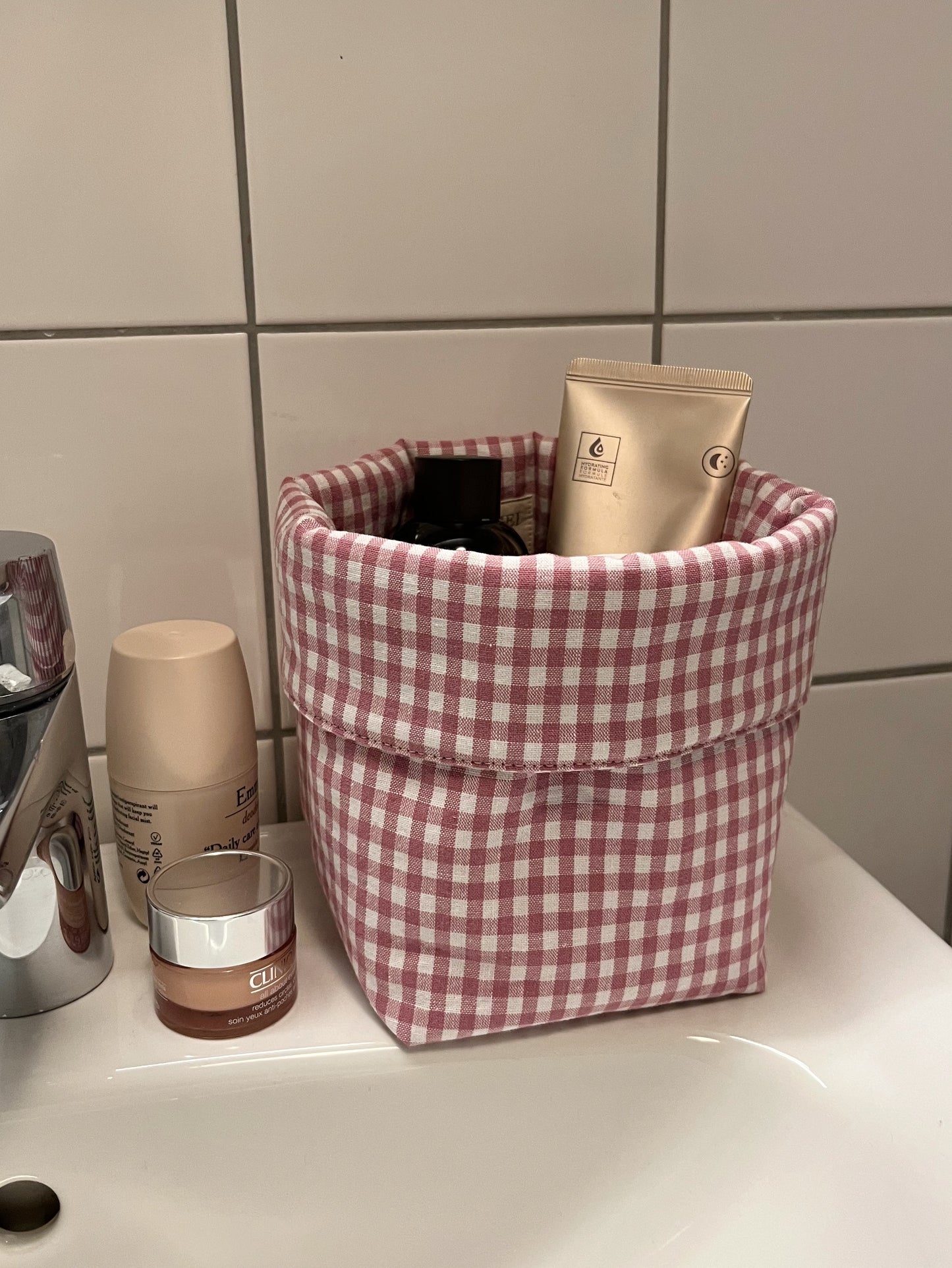 Rutig förvaringskorg rosa