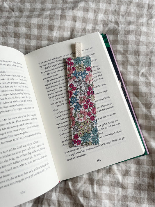 Blommigt bokmärke tyg