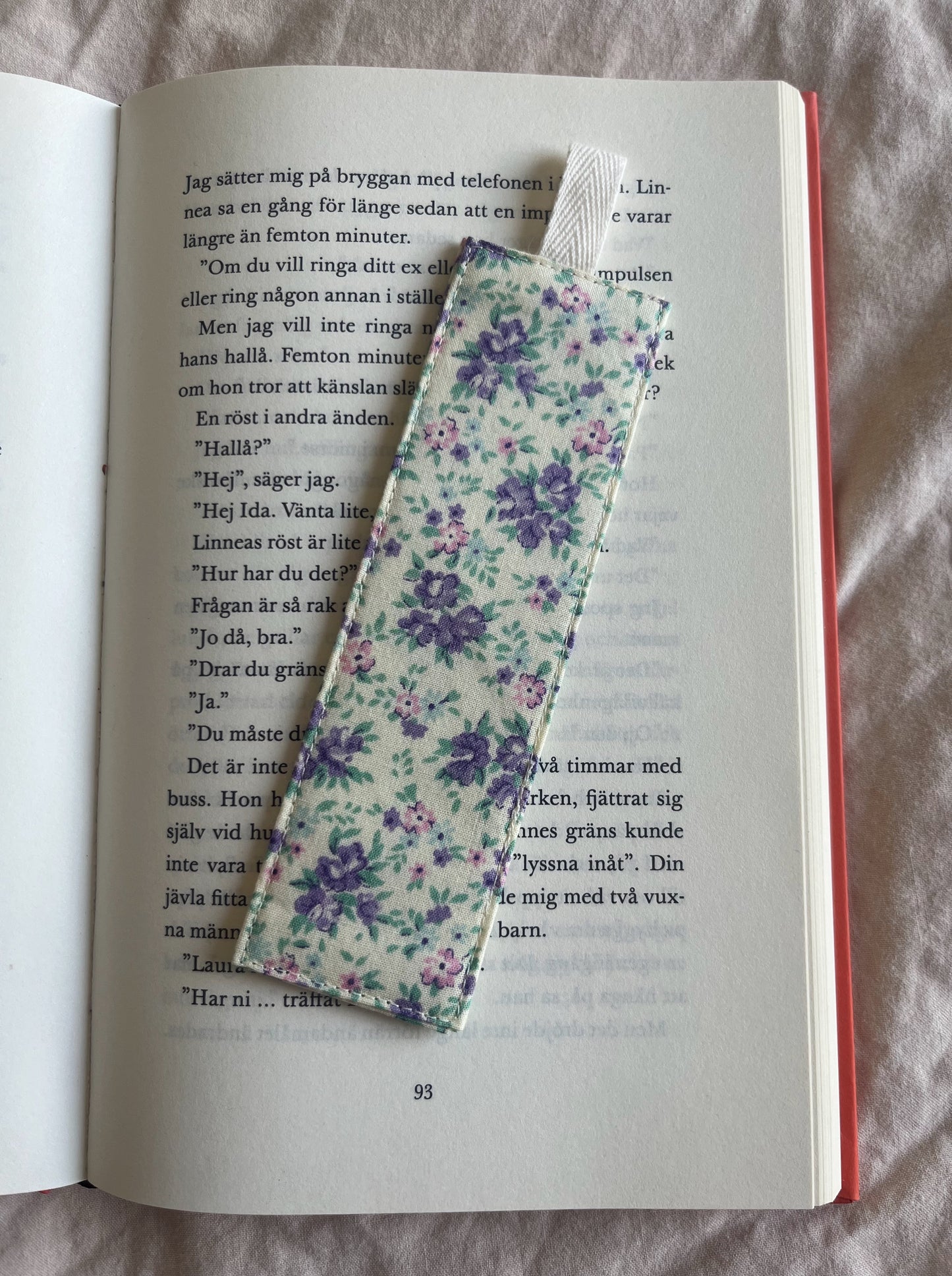 Blommigt bokmärke tyg