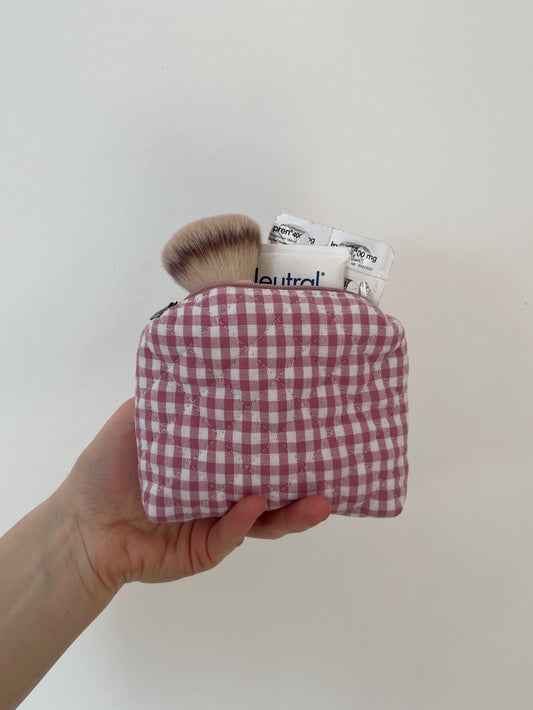 Quiltad rutig necessär rosa