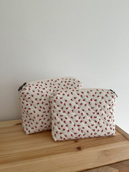 Quiltad blommig necessär