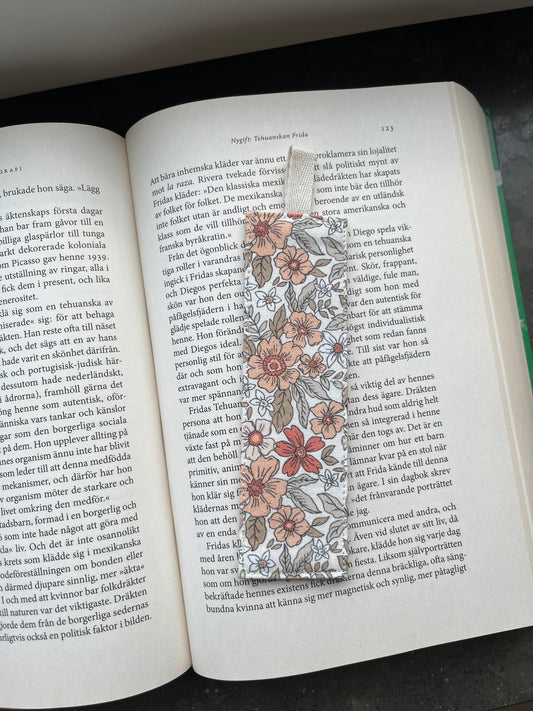 Blommigt bokmärke tyg