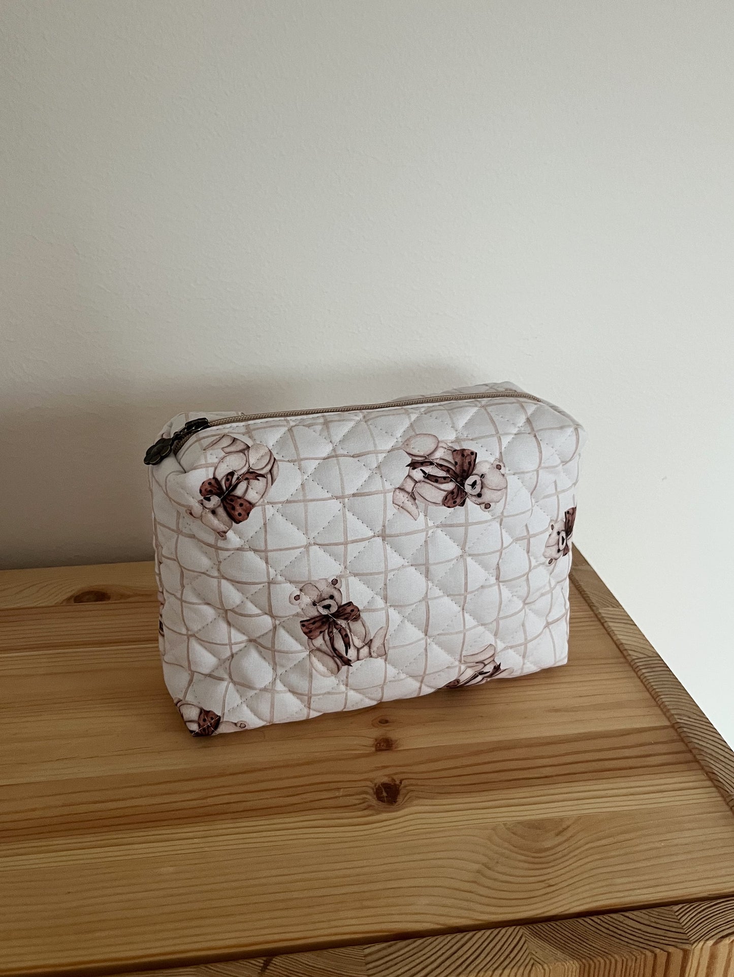 Quiltad rutig necessär med teddybjörnar