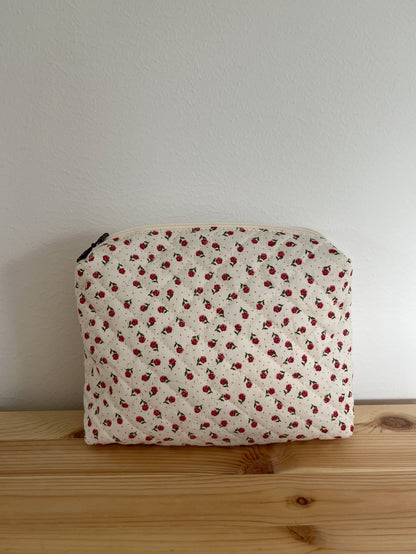 Quiltad blommig necessär