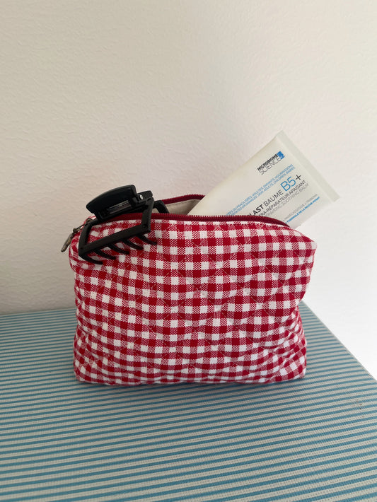 Quiltad rutig necessär röd