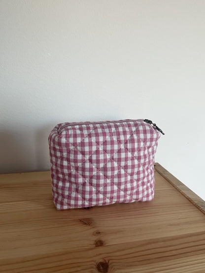 Quiltad rosa rutig necessär