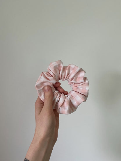 Scrunchie rutig rosa