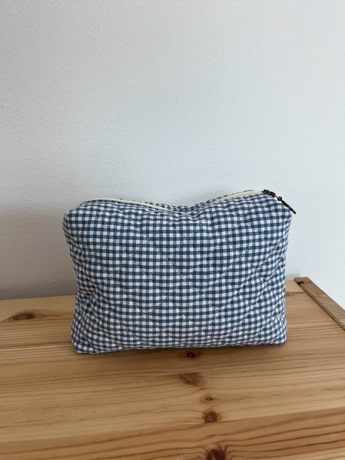 Quiltad blå rutig necessär