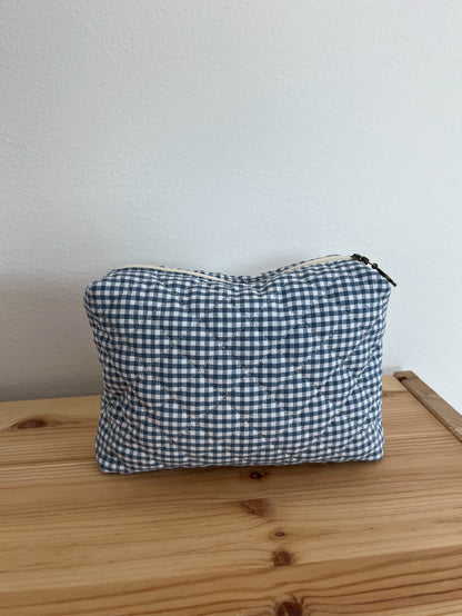 Quiltad blå rutig necessär