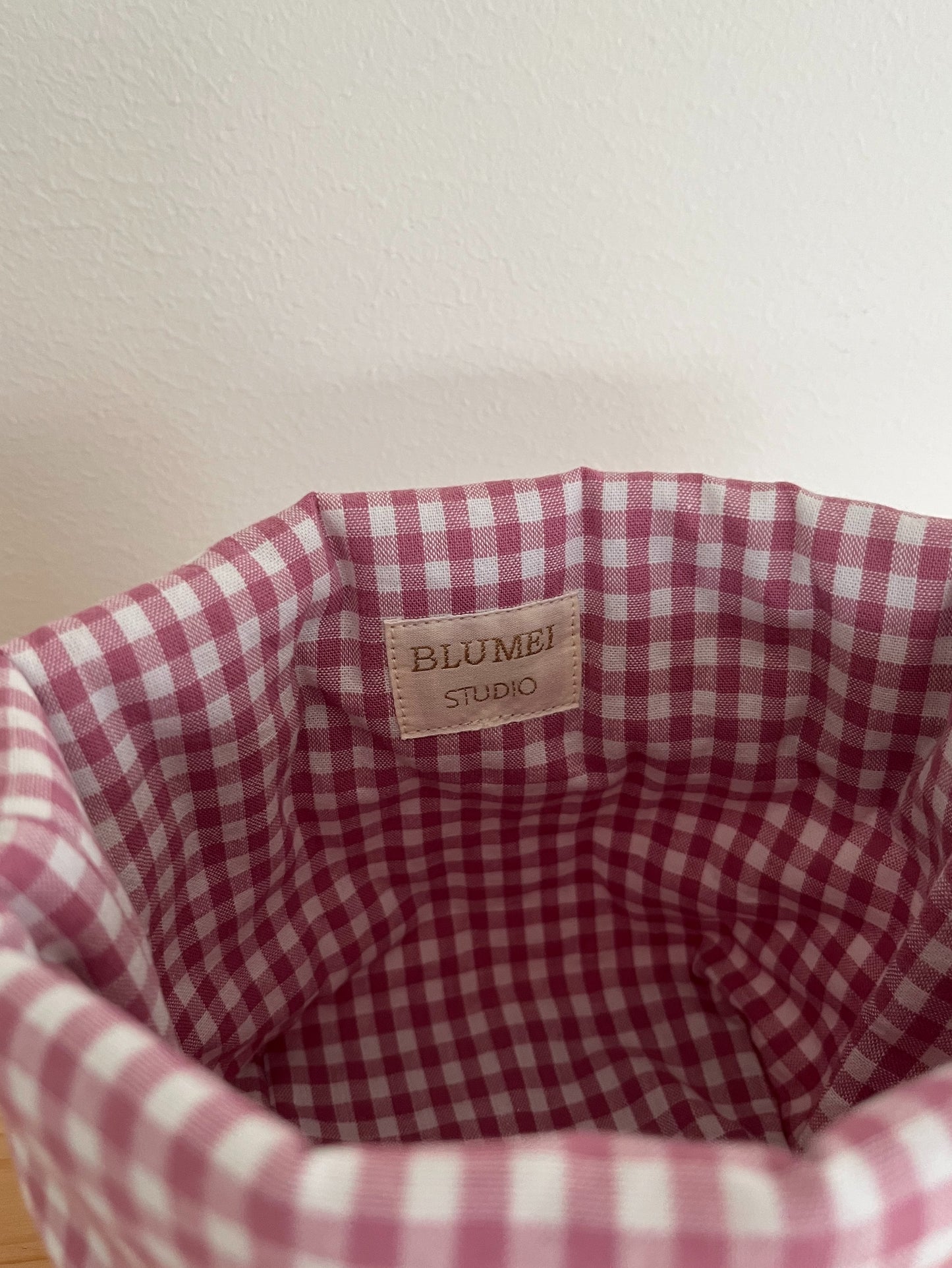 Rutig förvaringskorg rosa