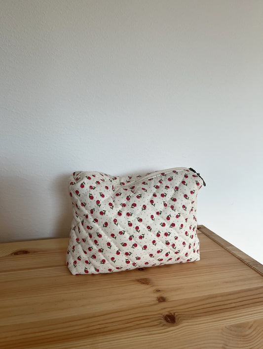 Quiltad blommig necessär