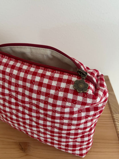 Quiltad röd rutig necessär