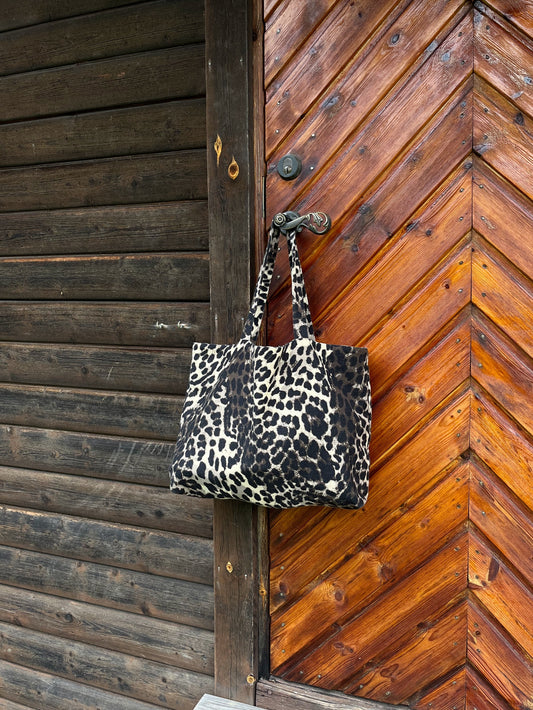 Tygväska leo (beställningsvara)