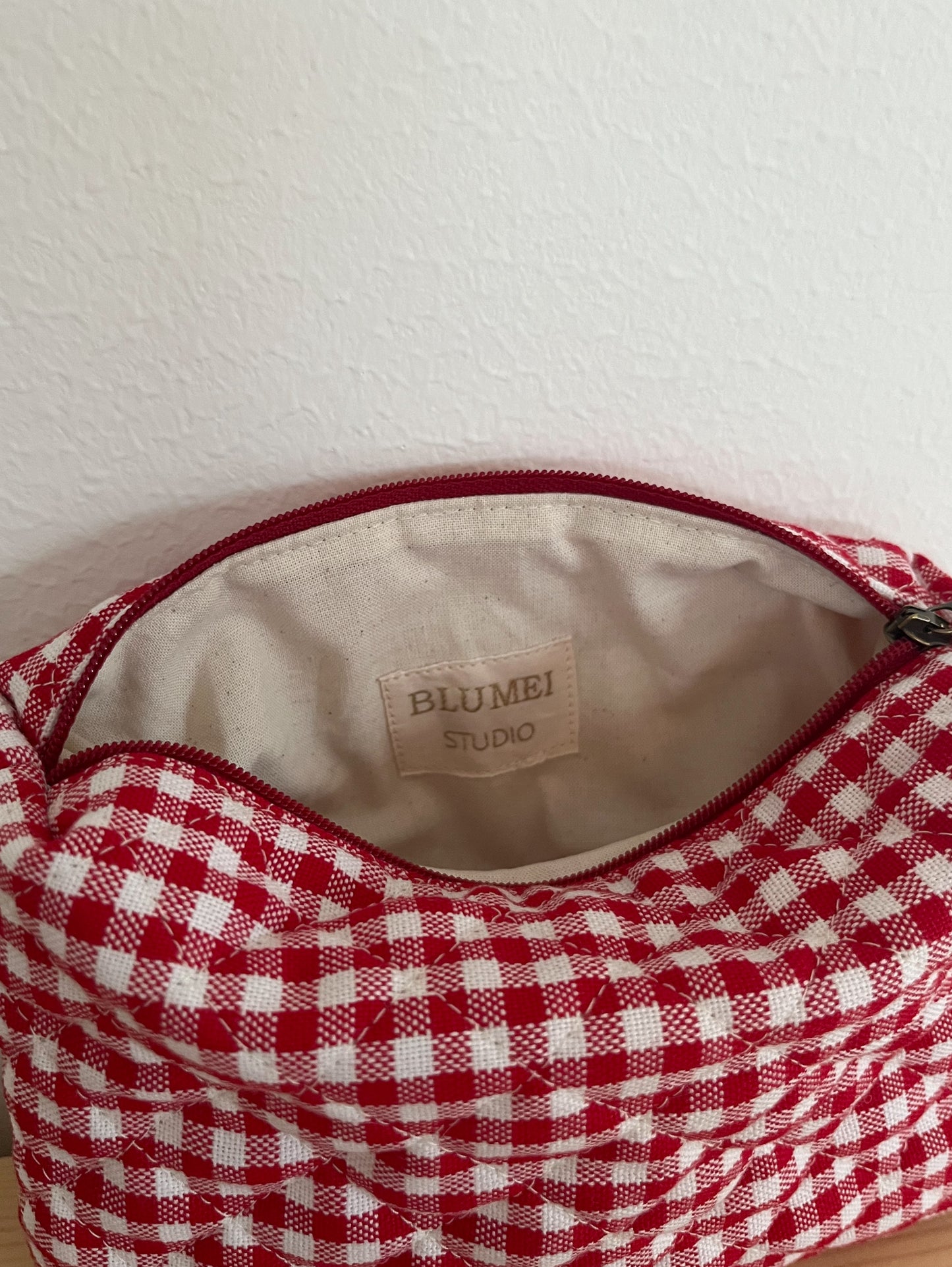 Quiltad röd rutig necessär