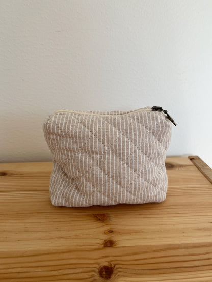 Quiltad randig necessär beige/vit