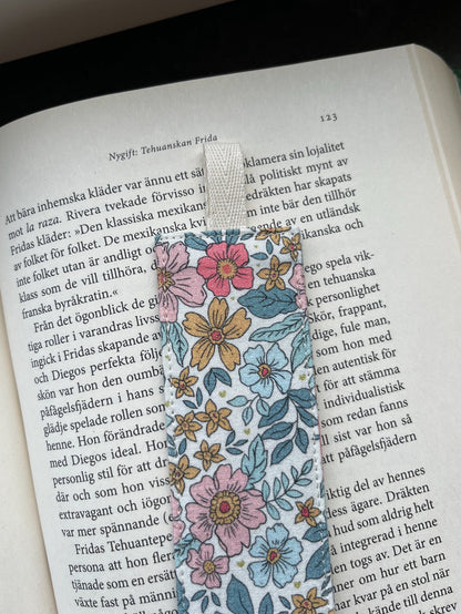 Blommigt bokmärke tyg