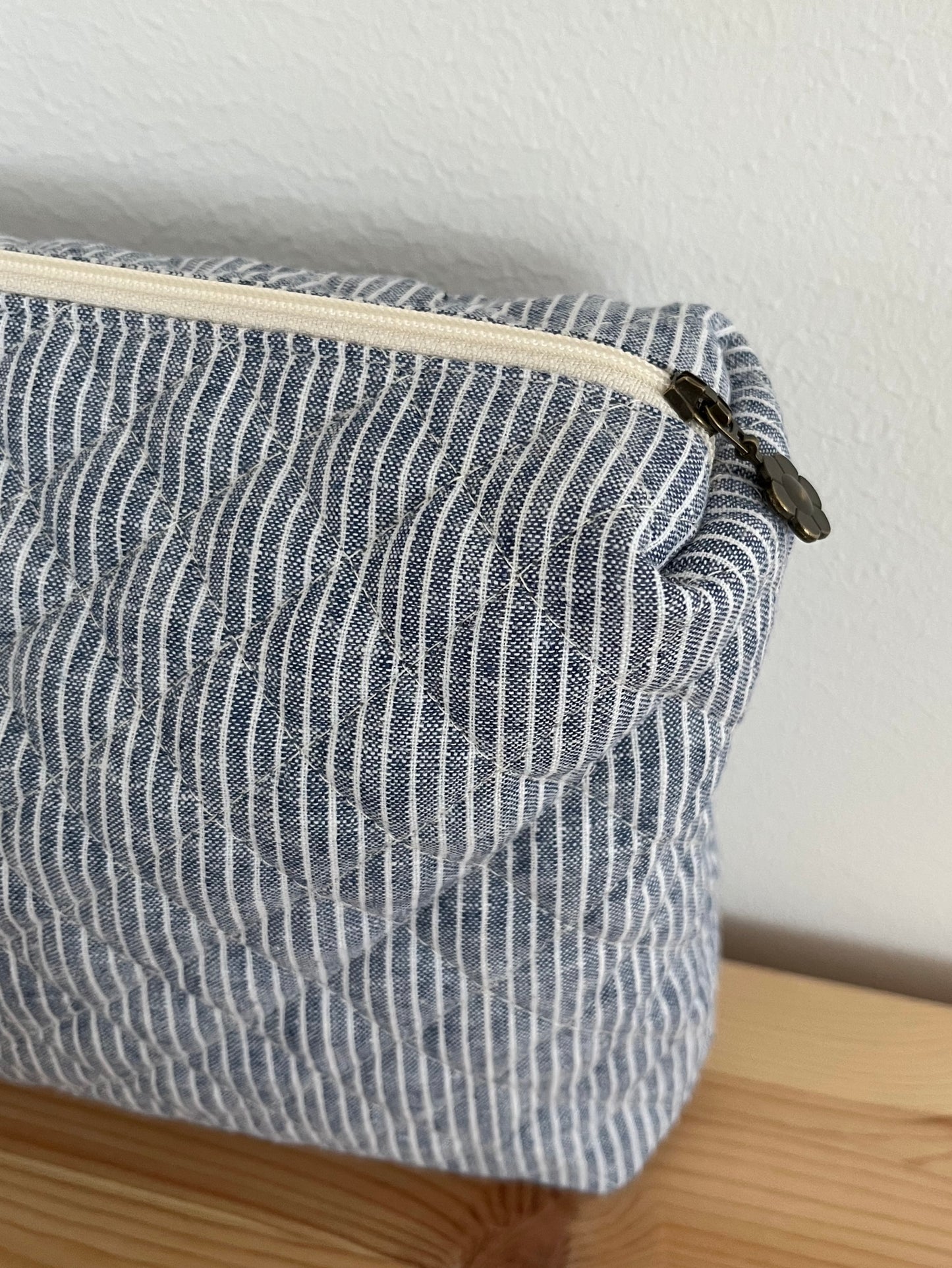 Quiltad randig necessär blå linne/bomull