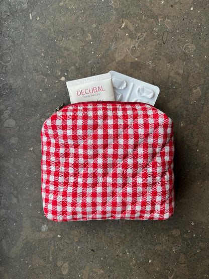 Quiltad röd rutig necessär