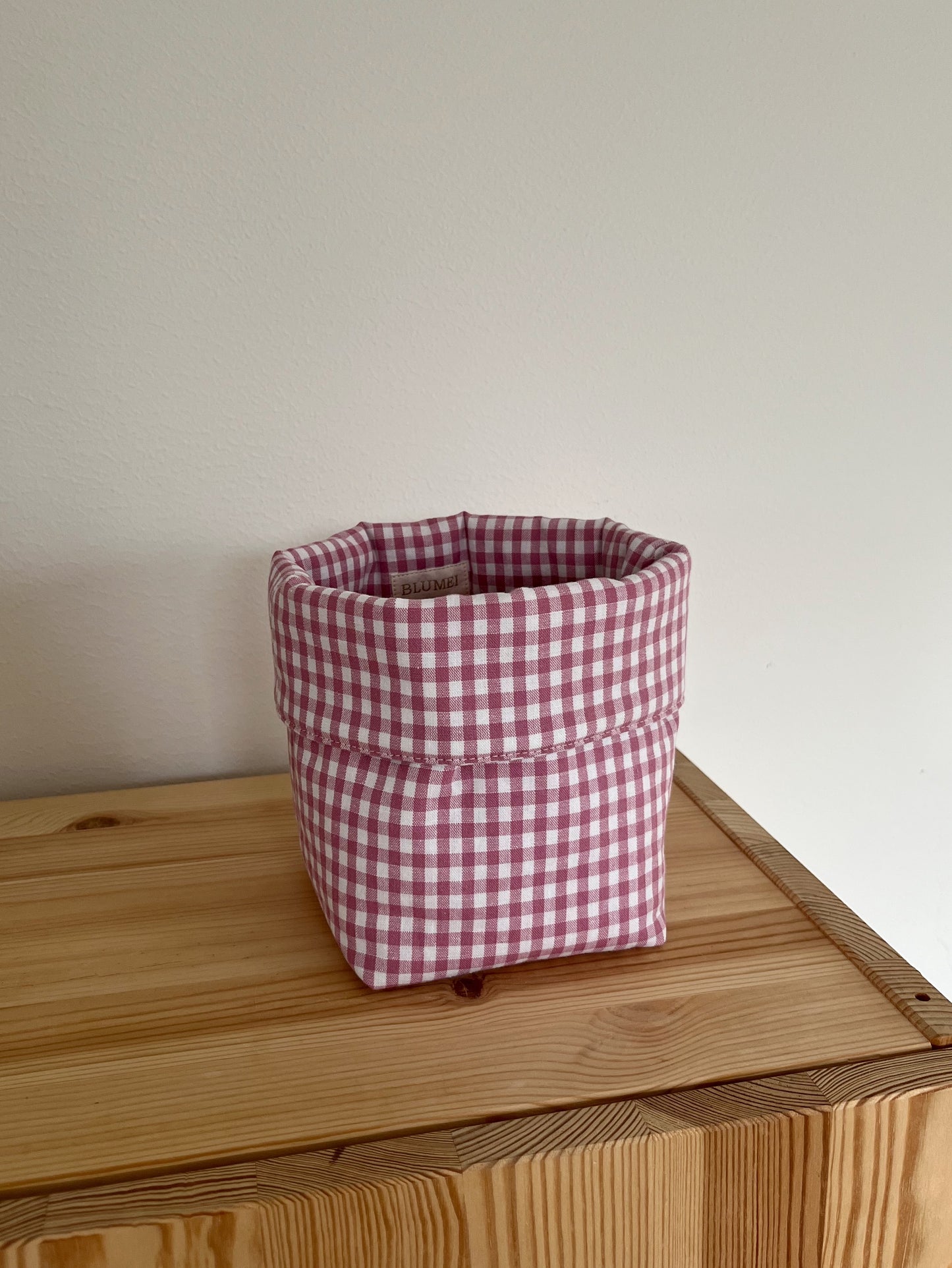 Rutig förvaringskorg rosa