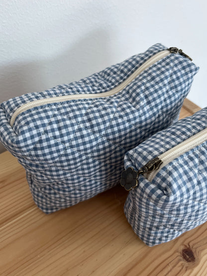 Quiltad blå rutig necessär