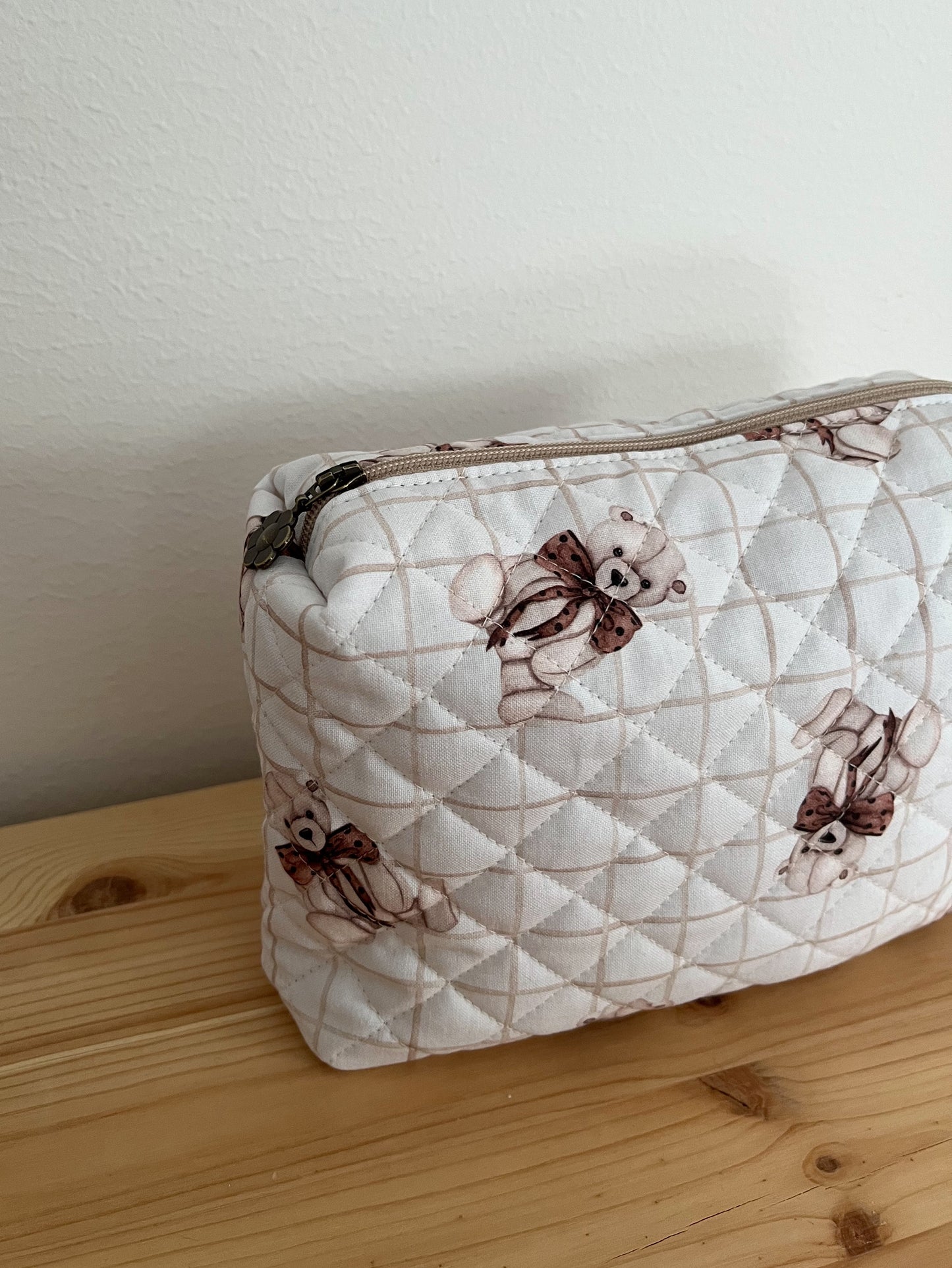 Quiltad rutig necessär med teddybjörnar