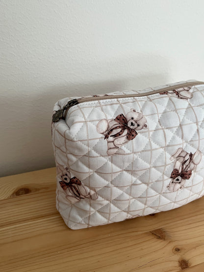 Quiltad rutig necessär med teddybjörnar