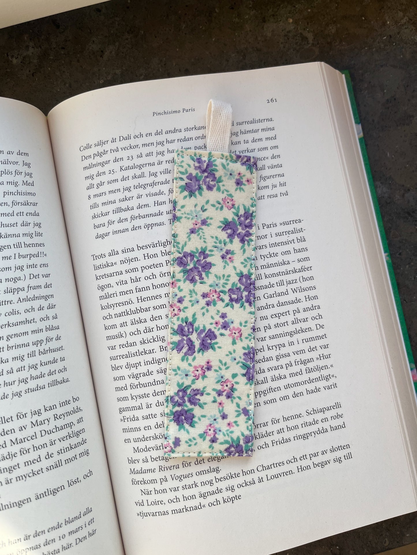 Blommigt bokmärke tyg