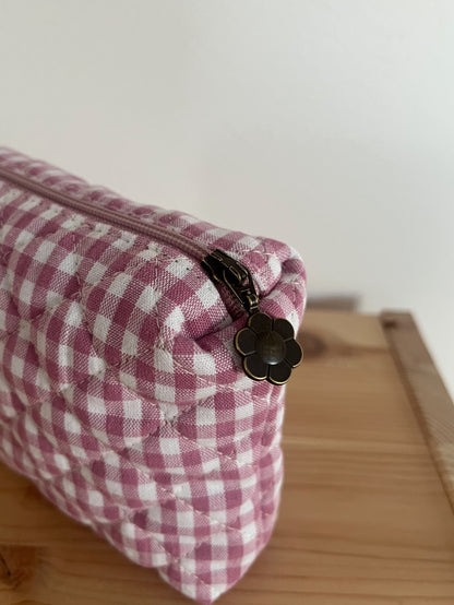 Quiltad rosa rutig necessär