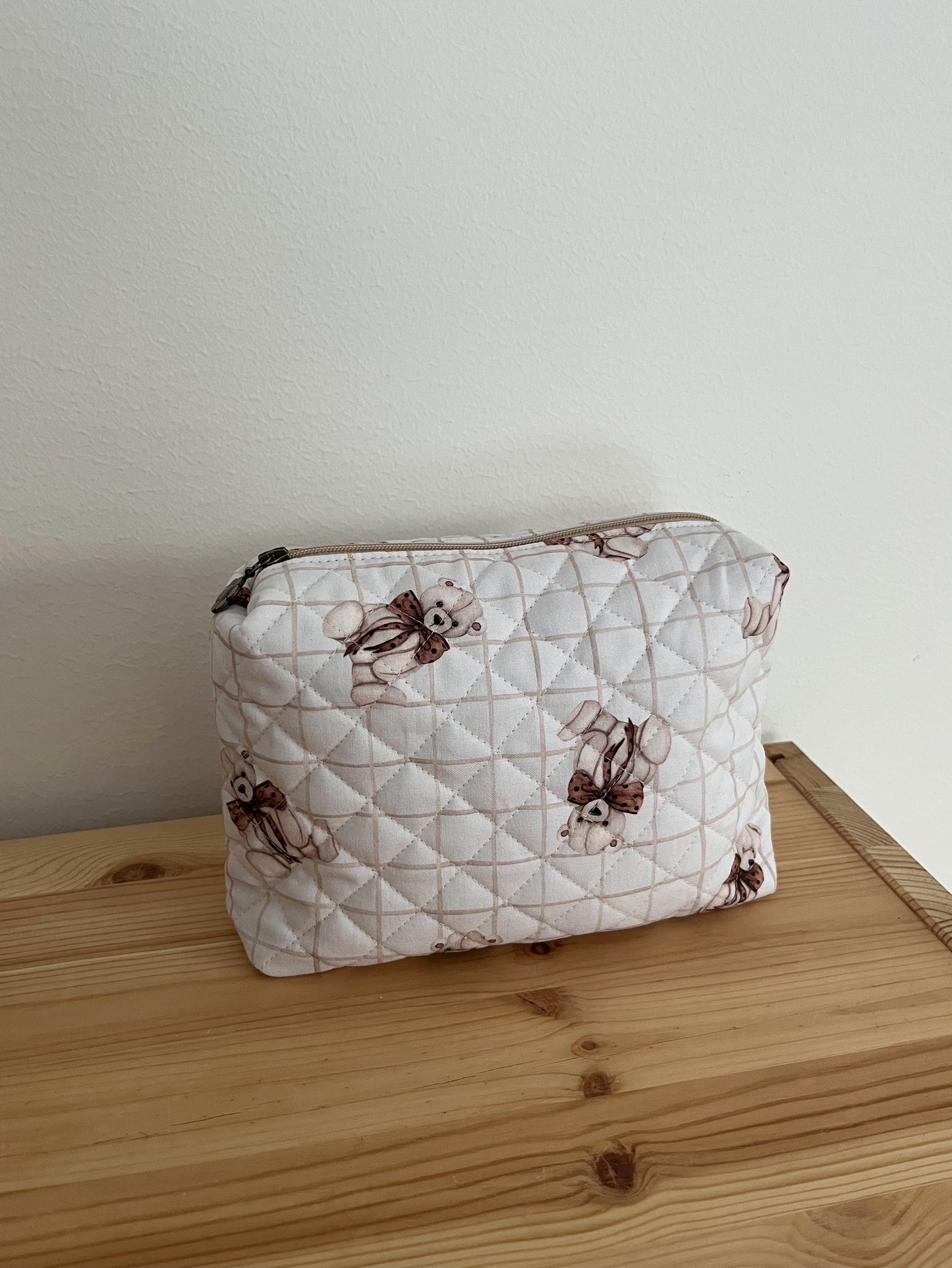 Quiltad rutig necessär med teddybjörnar