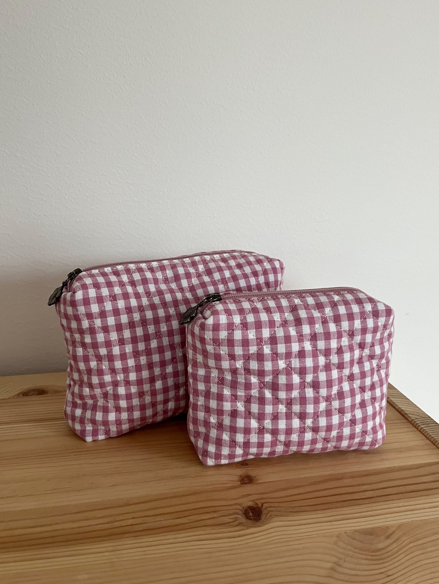 Quiltad rosa rutig necessär