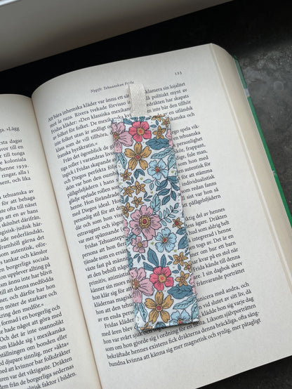 Blommigt bokmärke tyg
