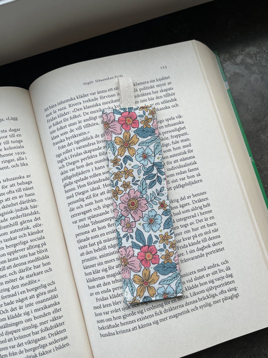 Blommigt bokmärke tyg